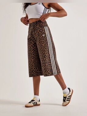 NWT ADIDAS ORIGINALS 3 STRIPES WOMEN'S LEOPARD DENIM BERMUDA SHORTS KA2676